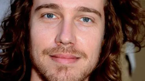 JULIEN DORÉ FAIT UNE BELLE SURPRISE À CLARA LUCIANI